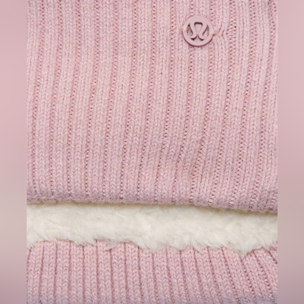 NWT Lululemon Sherpa Weave Pom Beanie - Picture 3 of 8